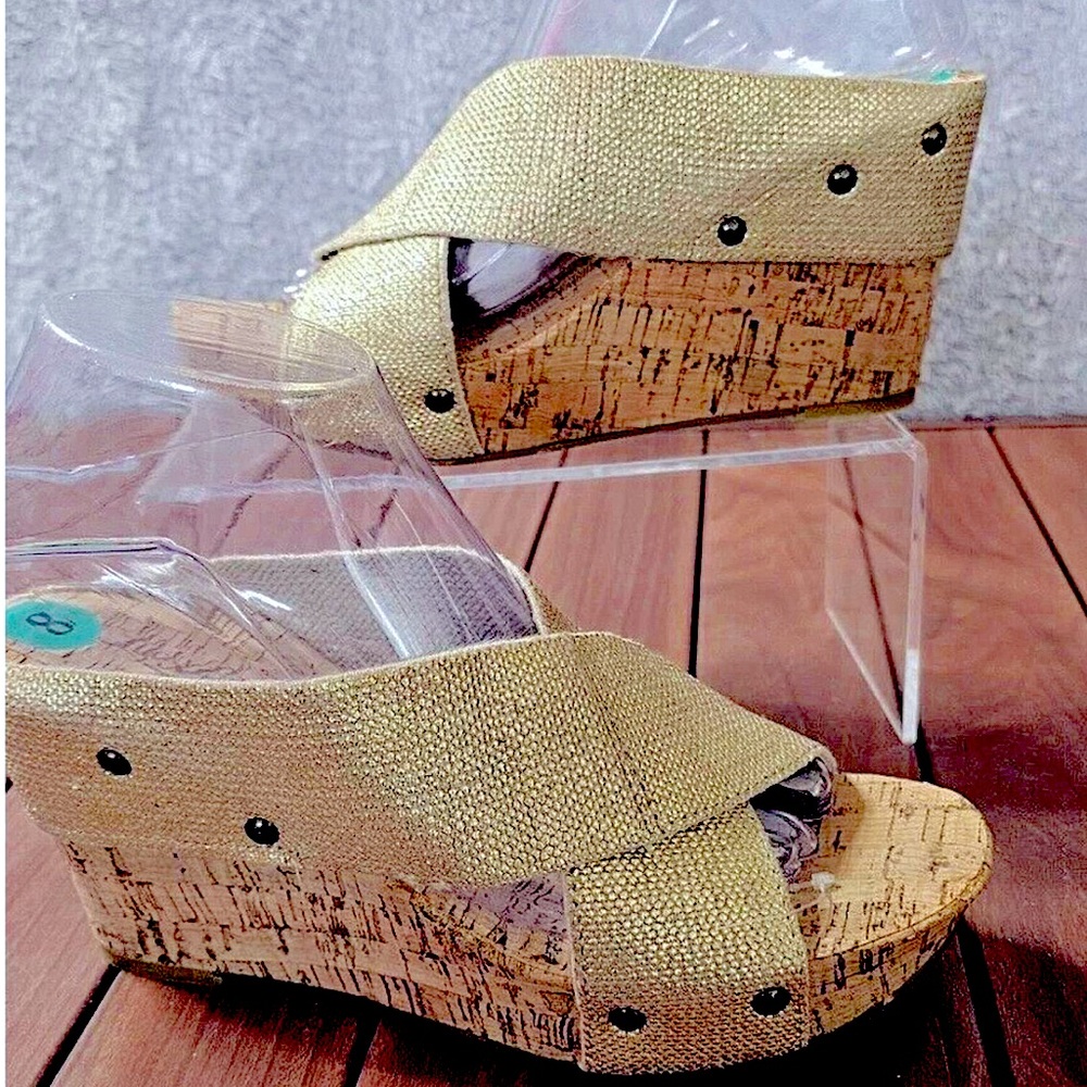 Brand new women’s size 7 wedges from BUCKLE